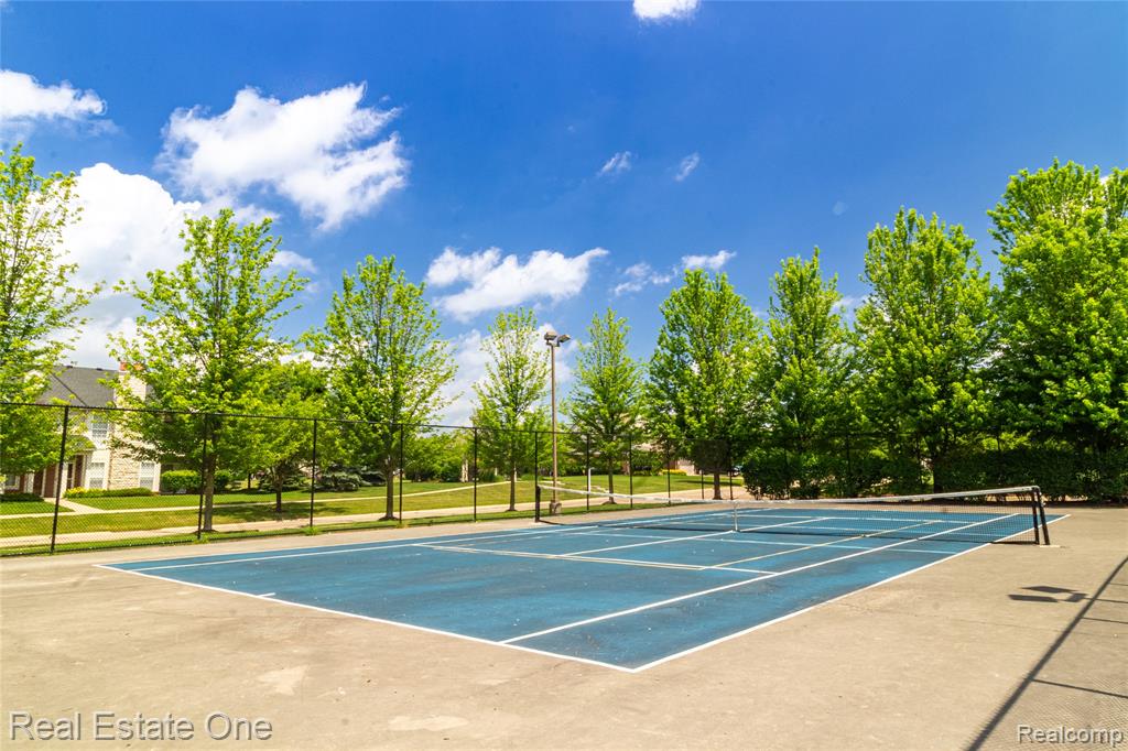 28406 OAKMONTE Circle E, New Hudson, MI 48165 — Photo 32