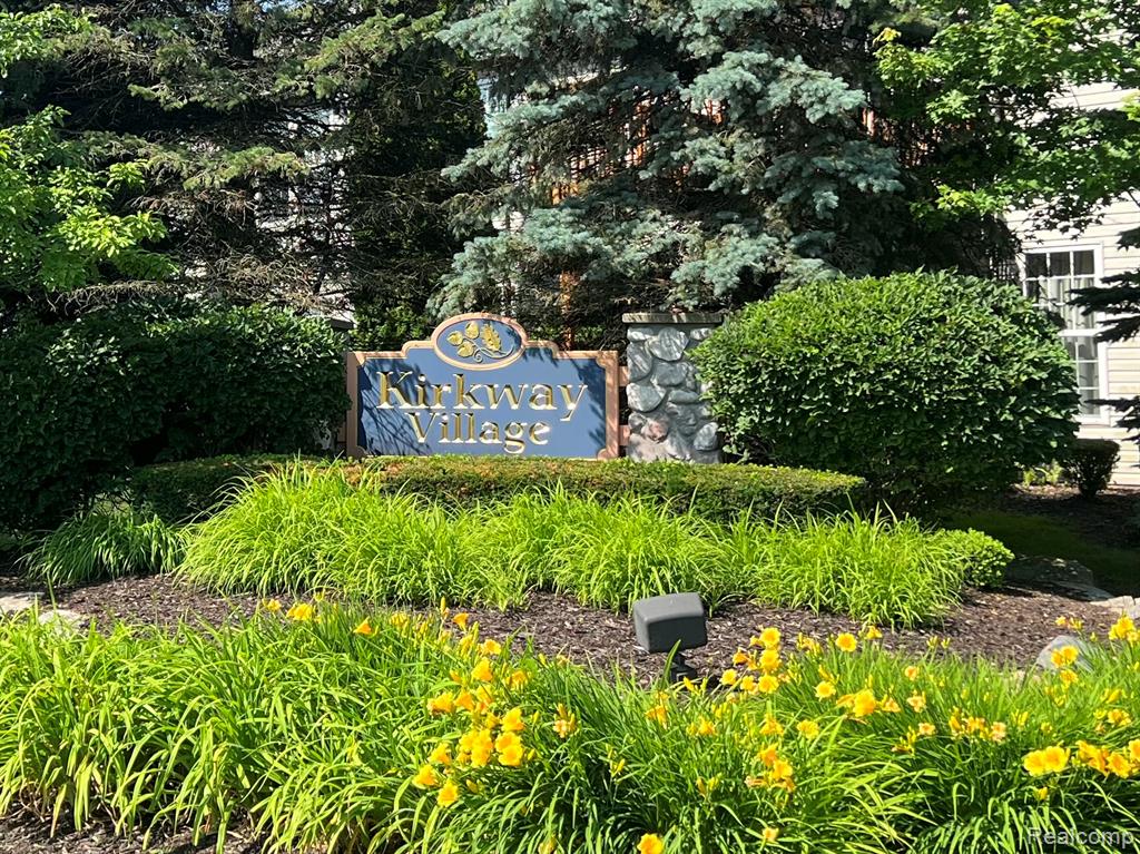 26684 Kirkway Drive, Woodhaven, MI 48183 — Photo 33