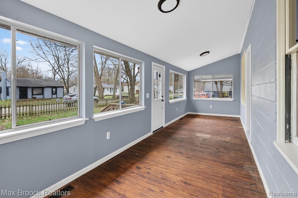 9024 MANDON Road, White Lake, MI — Photo 5