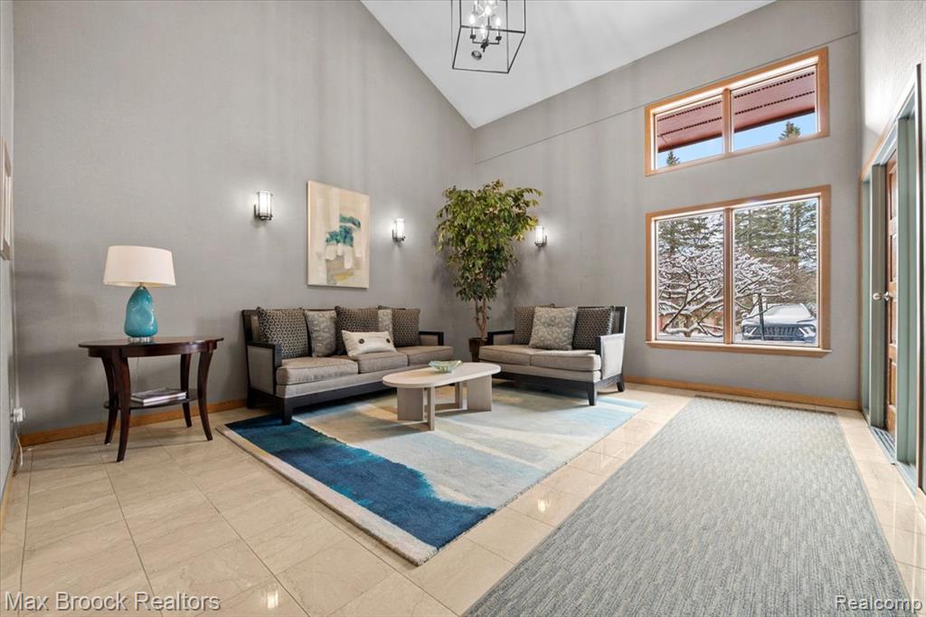 969 Greenview Court, 42, Rochester Hills, MI 48307 — Photo 4