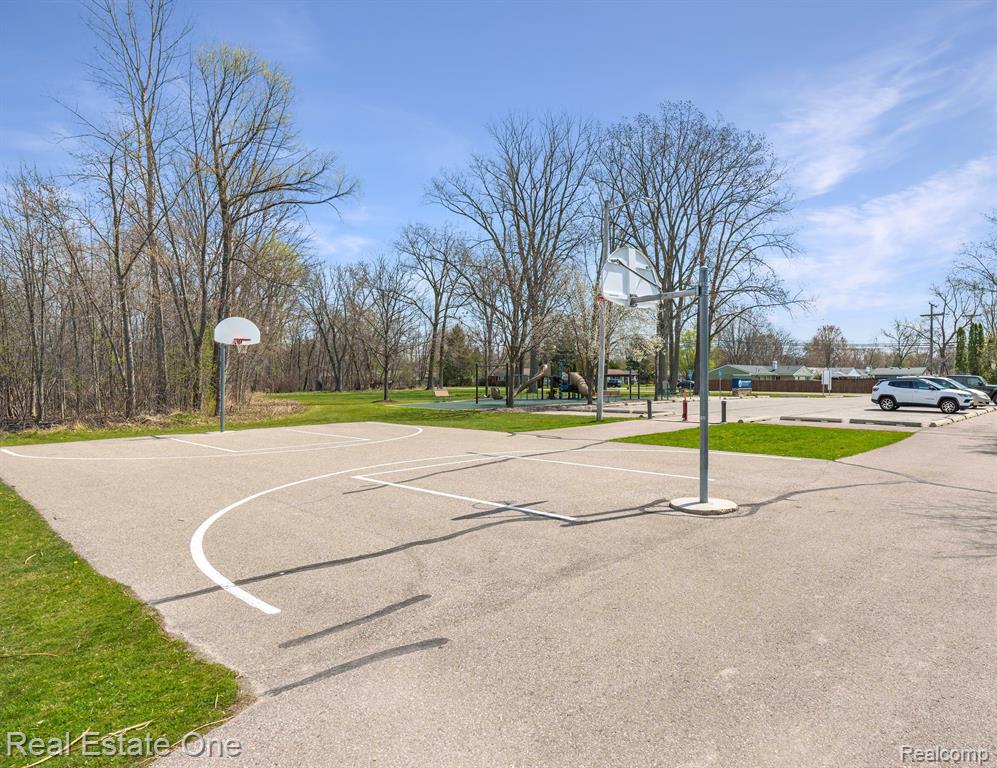2265 Maddy Lane, Keego Harbor, MI 48320 — Photo 40