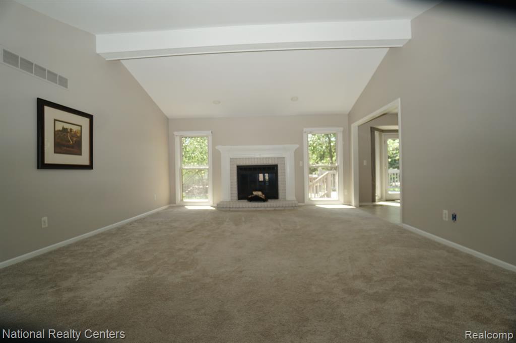 441 SANDALWOOD Drive, Rochester Hills, MI 48307 — Photo 7