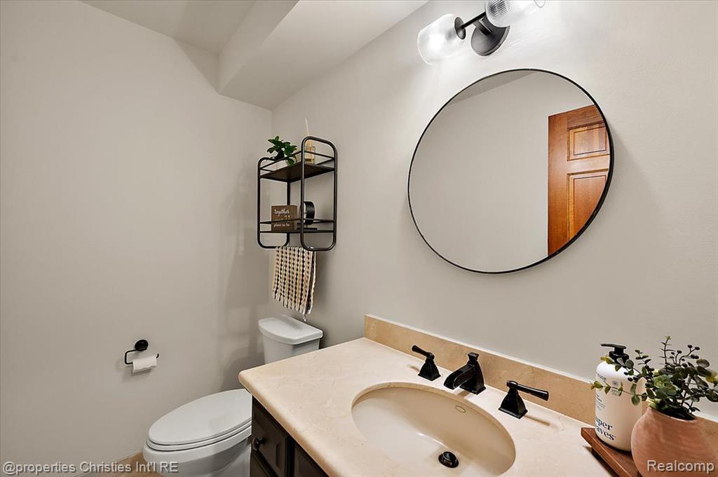 1071 Woodbridge Lane, Rochester, MI 48306 — Photo 37