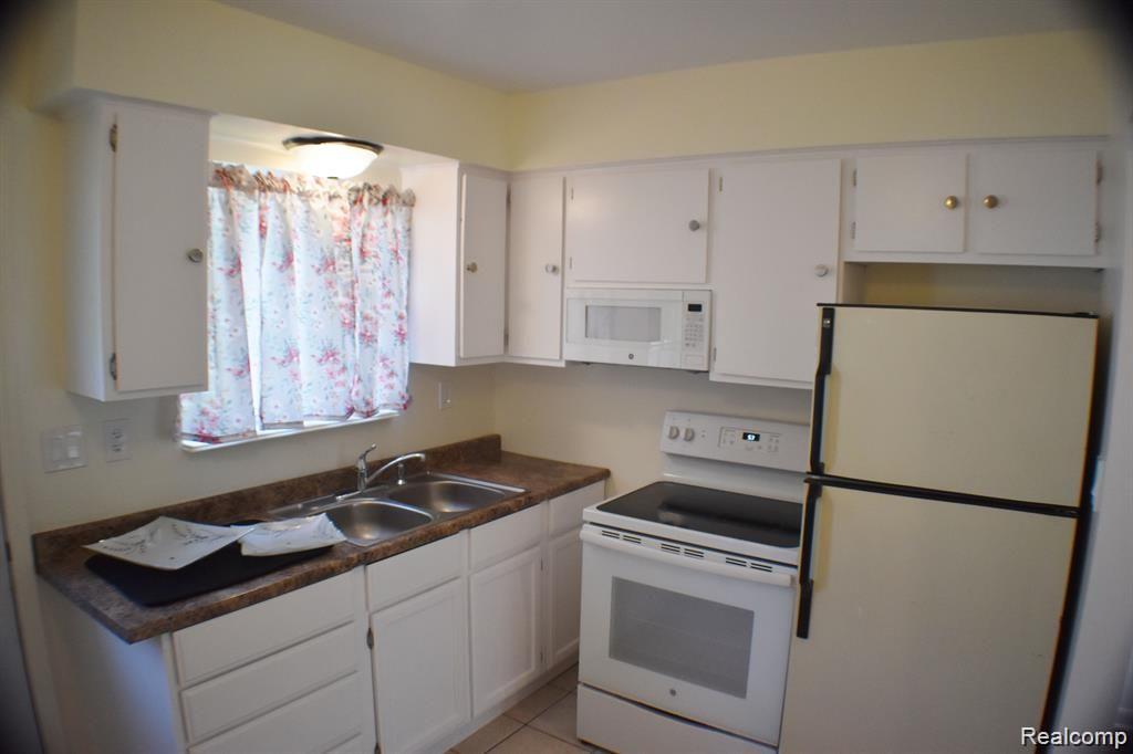 617 E FRANK Street, Fowlerville, MI 48836 — Photo 4
