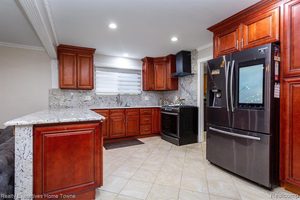 39654 EDGEMONT Drive, Sterling Heights, MI 48310 — Photo 15