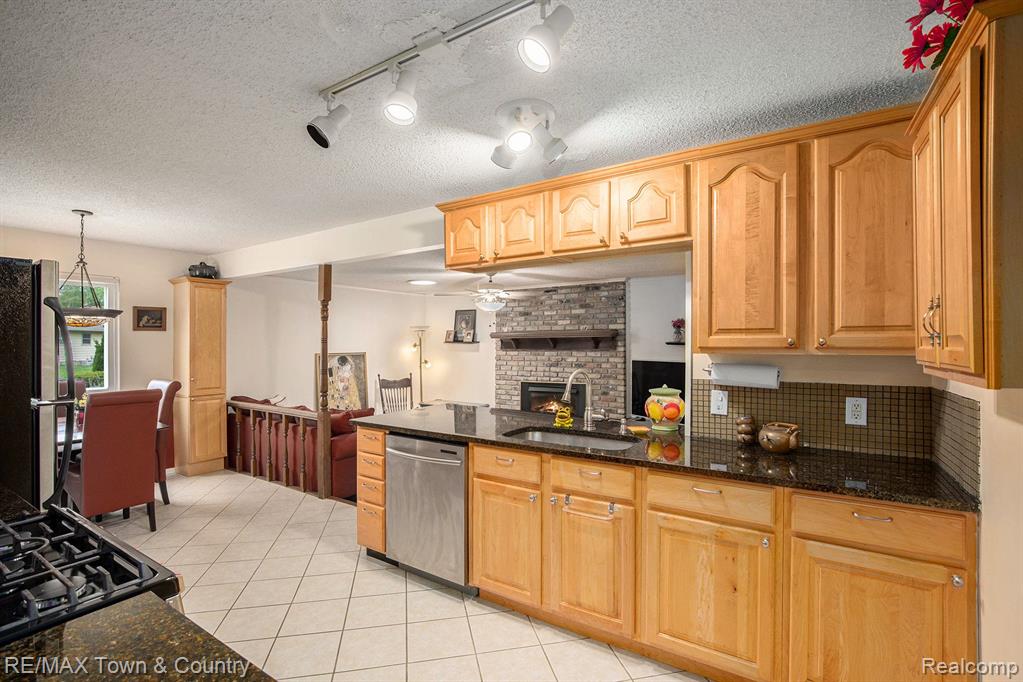 5360 OLD FRANKLIN Court, Grand Blanc, MI 48439 — Photo 8