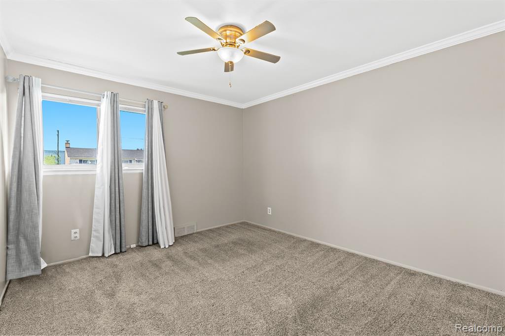 10563 N OAK Drive, Ferndale, MI 48220 — Photo 11
