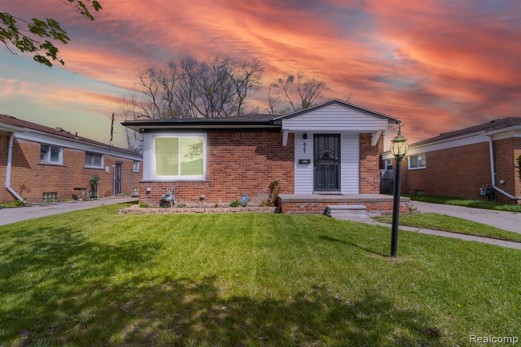 6781 Iowa Street, Hamtramck, MI 48212 — front exterior