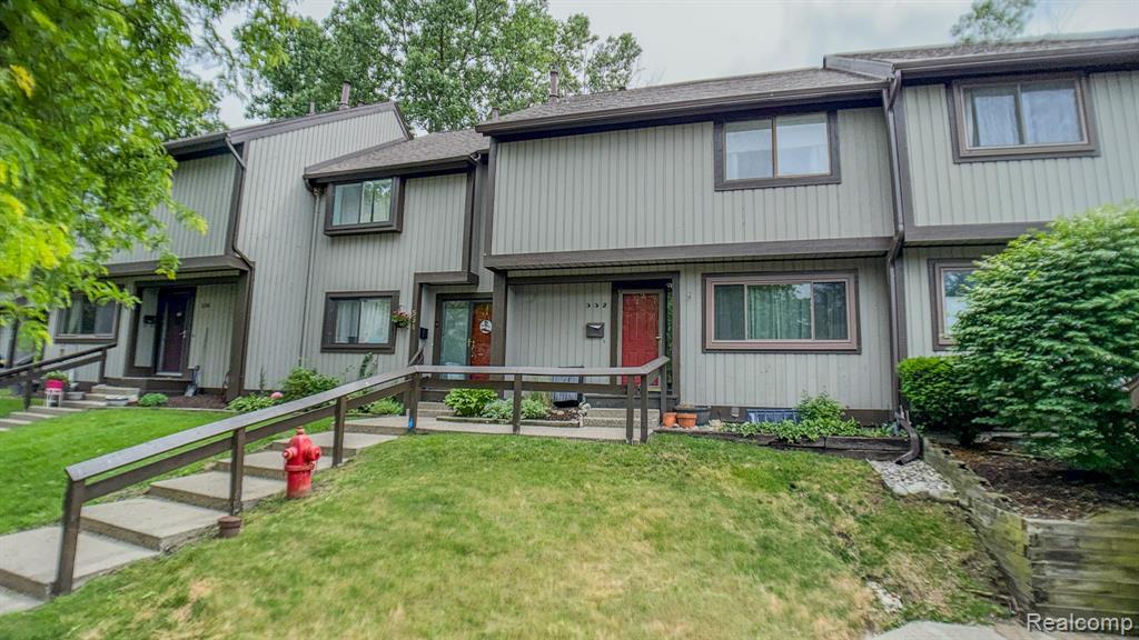 552 Foxboro Square, Brighton, MI 48116 — front exterior