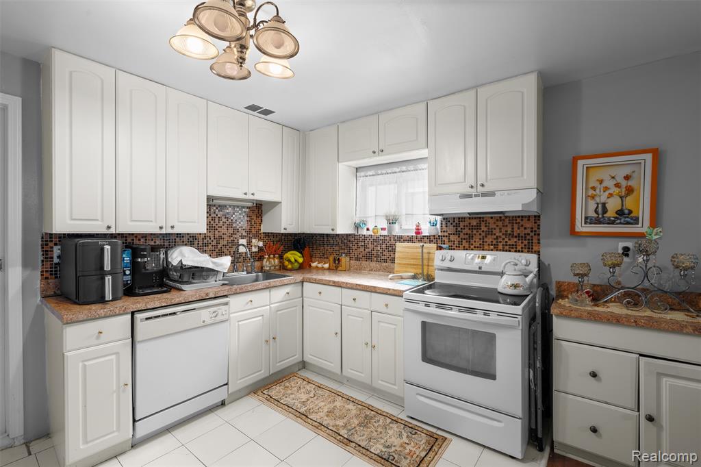 1325 E Lake Drive, Novi, MI 48377 — Photo 11