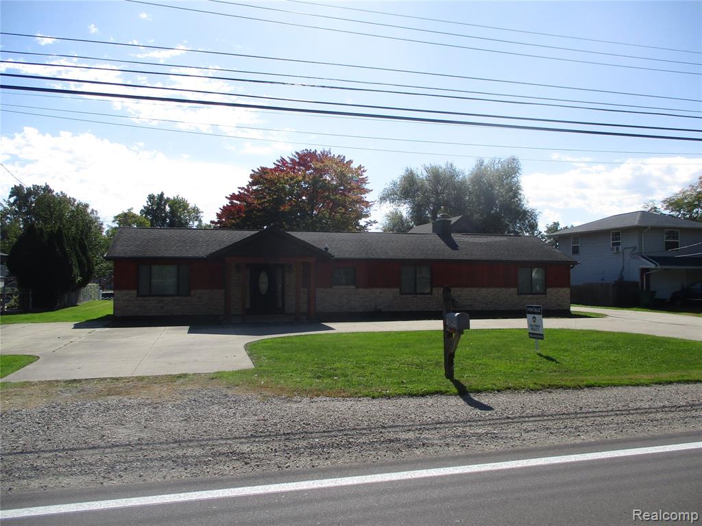 25800 N North River Road, Harrison Township, MI
