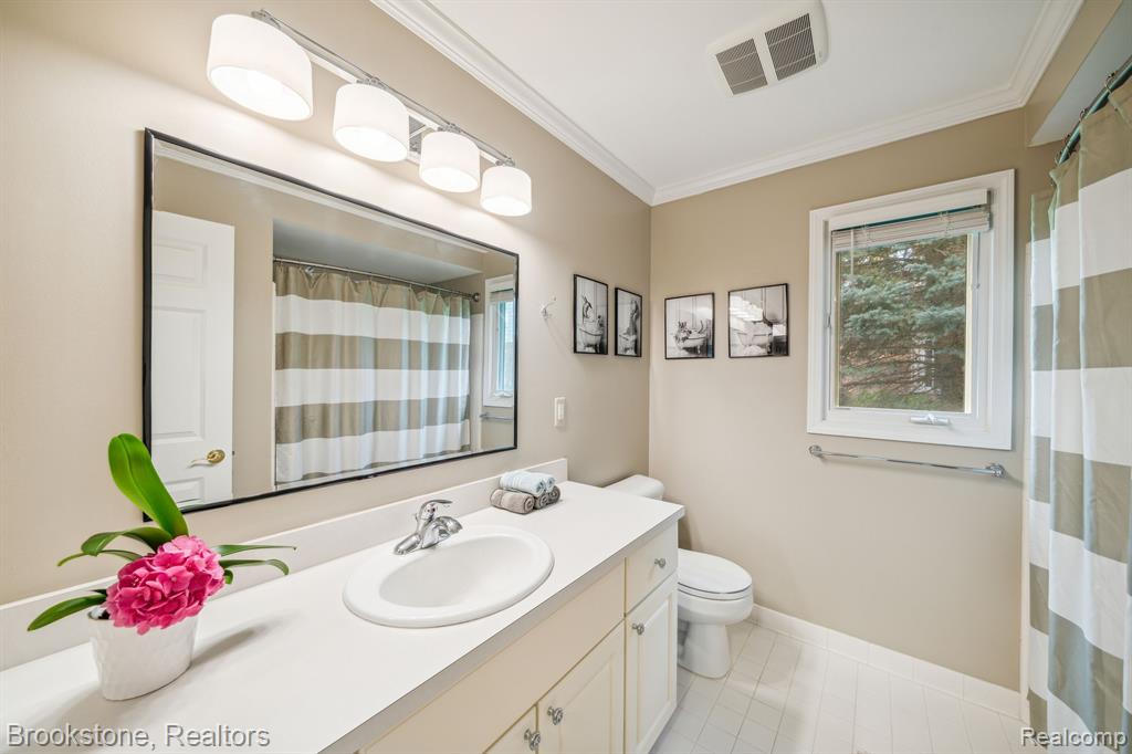 576 BLOOMER RIDGE Drive, Rochester, MI 48307 — Photo 26