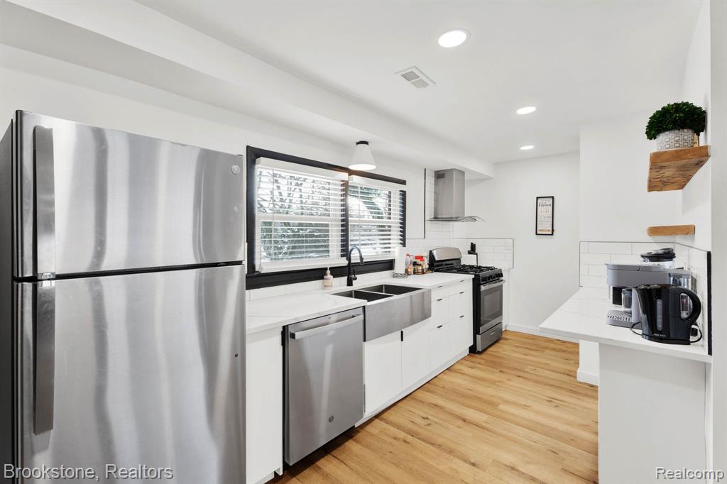 16046 W 13 Mile Road, Beverly Hills, MI 48025 — Photo 12