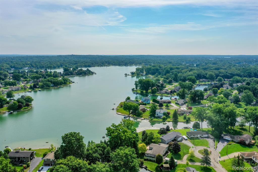 739 Rachelle Street, White Lake, MI — Photo 41