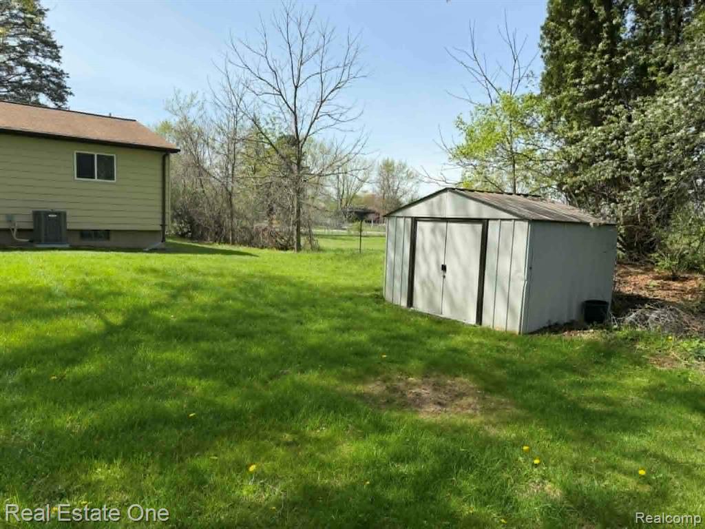 10343 Coolidge Road, Goodrich Vlg, MI — Photo 4