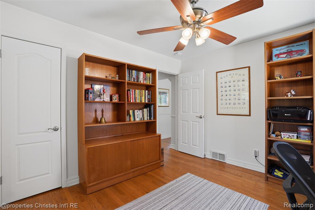 4602 Groveland Avenue, Royal Oak, MI 48073 — Photo 16