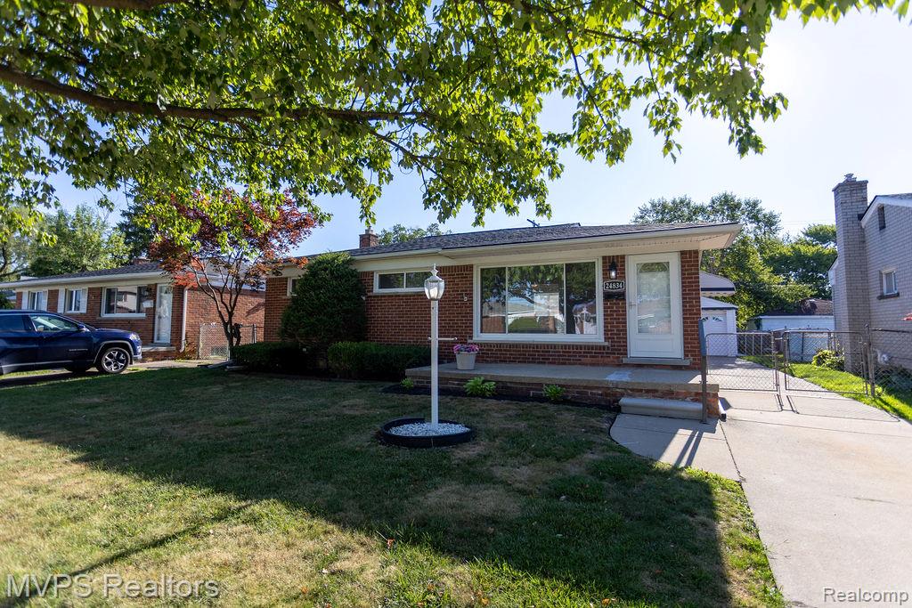 24834 Petersburg Avenue, Eastpointe, MI 48021