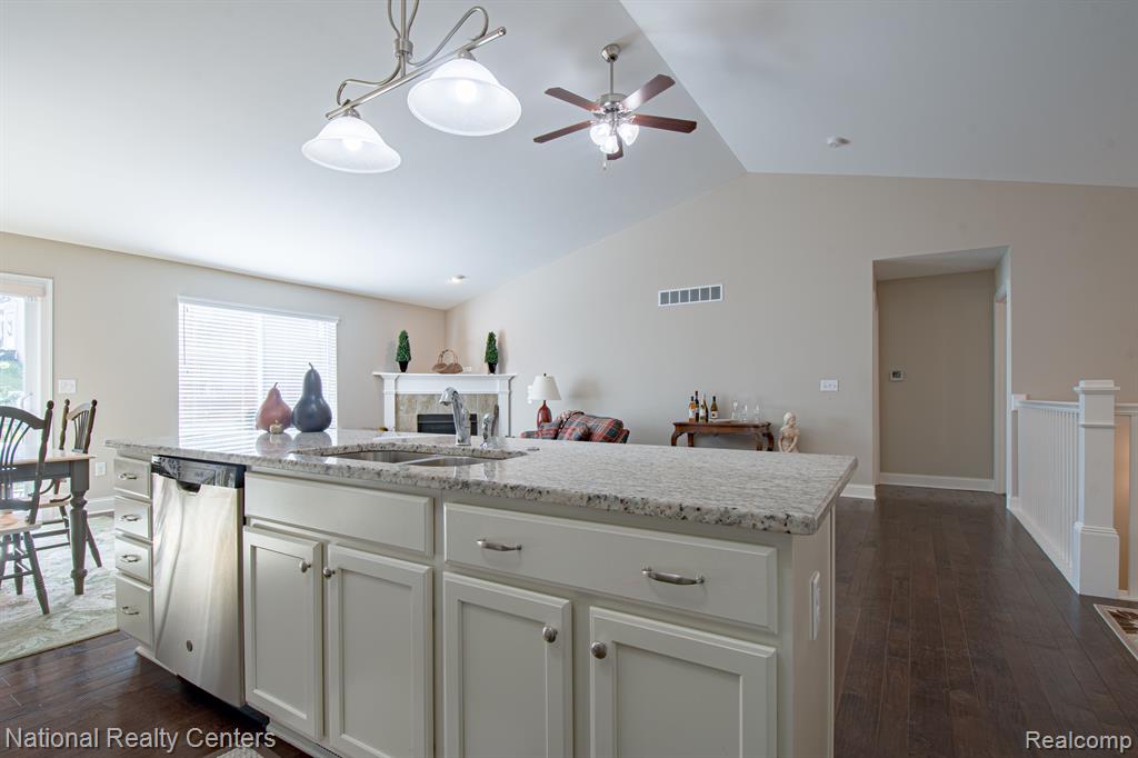 471 HOSTA, Howell, MI 48843 — Photo 13