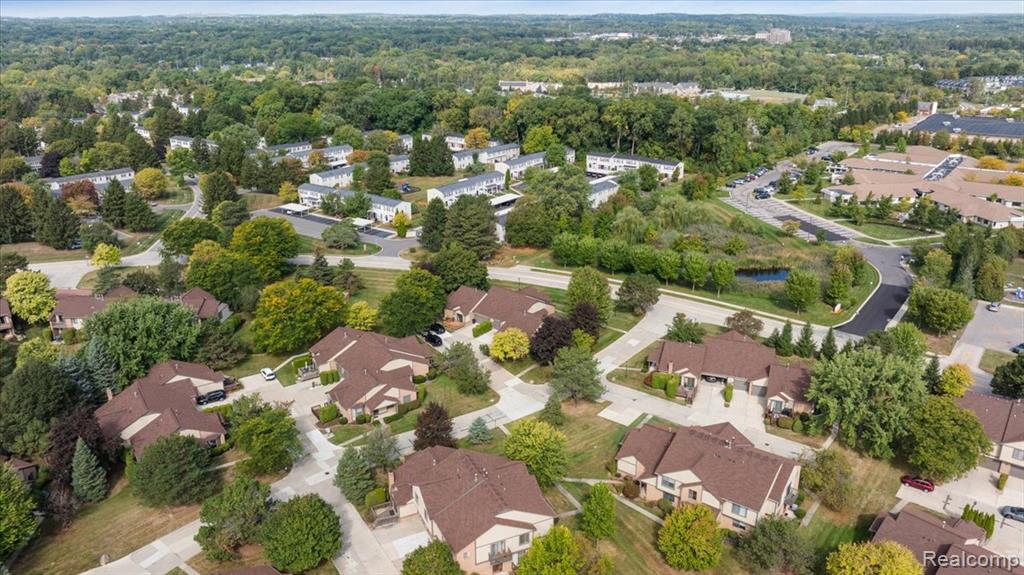 404 Meadow Bridge Drive, Rochester Hills, MI 48307 — Photo 38