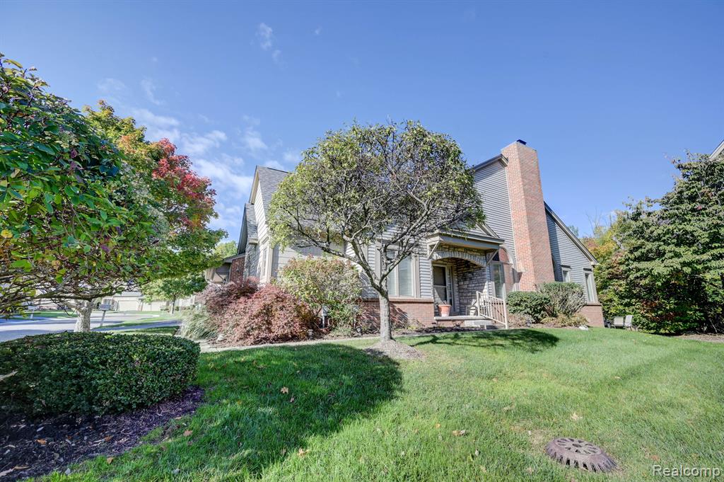 7258 CRACKLING CREEK Circle, West Bloomfield, MI — Photo 2