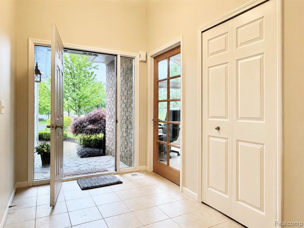 4438 Thornhill Drive, Auburn Hills, MI 48326 — Photo 7