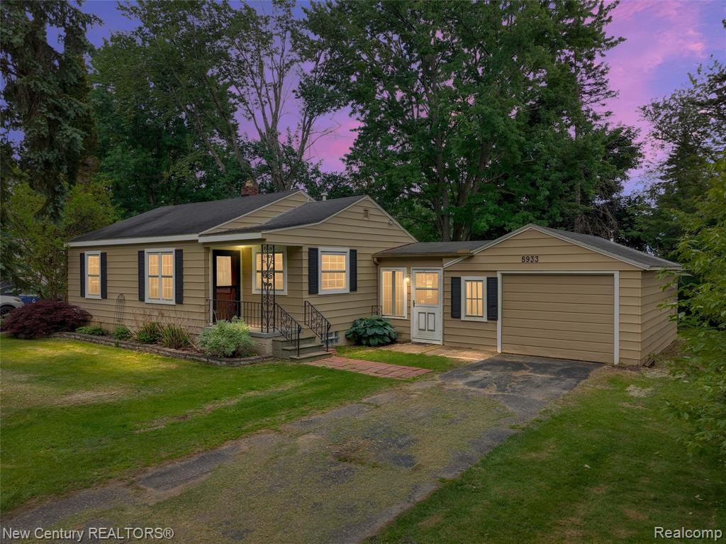 5933 Dwight Avenue, Waterford, MI 48327 — front exterior