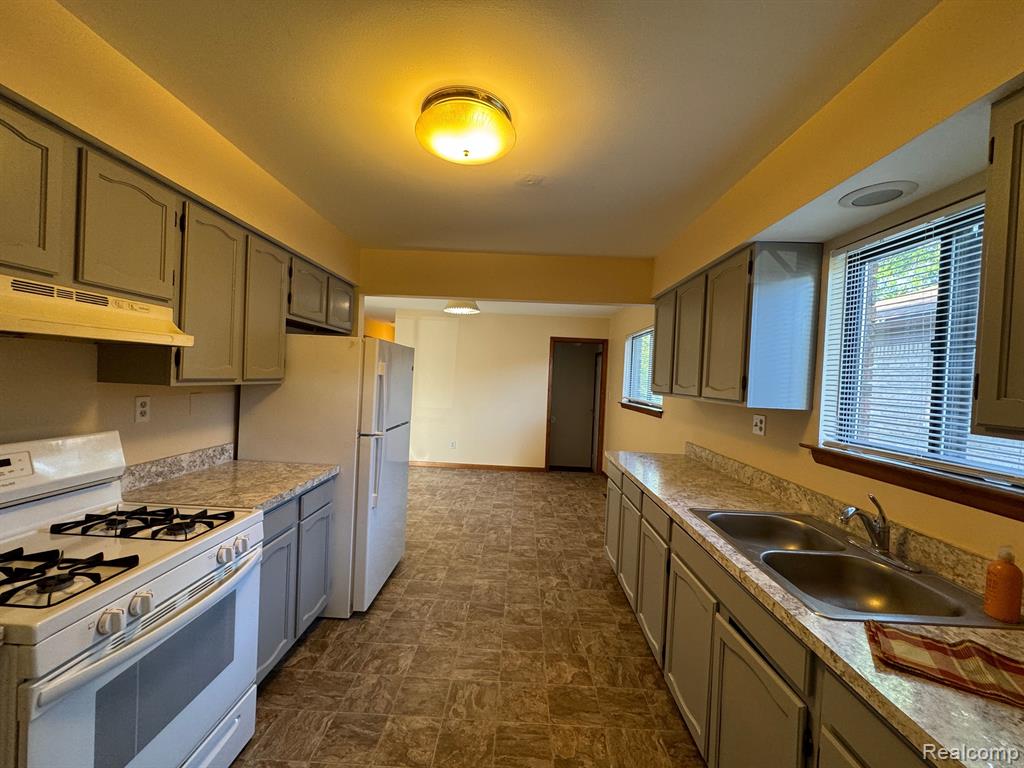 6030 WHITEFIELD Street, Dearborn Heights, MI 48127 — Photo 4