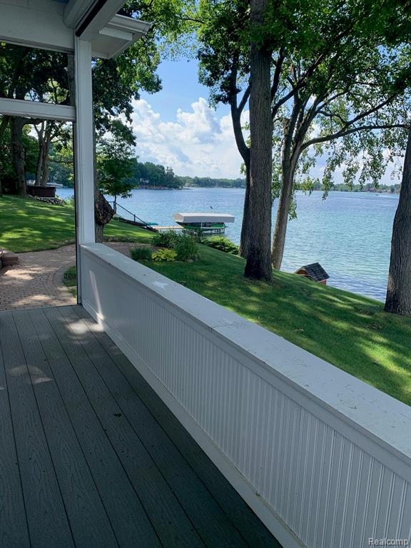 3895 Dorothy -- Main House Lane, Waterford, MI — Photo 18