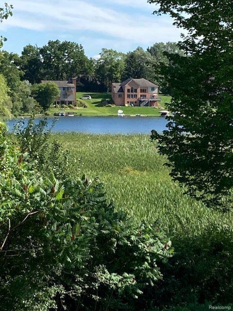 3053 MCCORMICK Drive, Waterford, MI 48328 — Photo 5