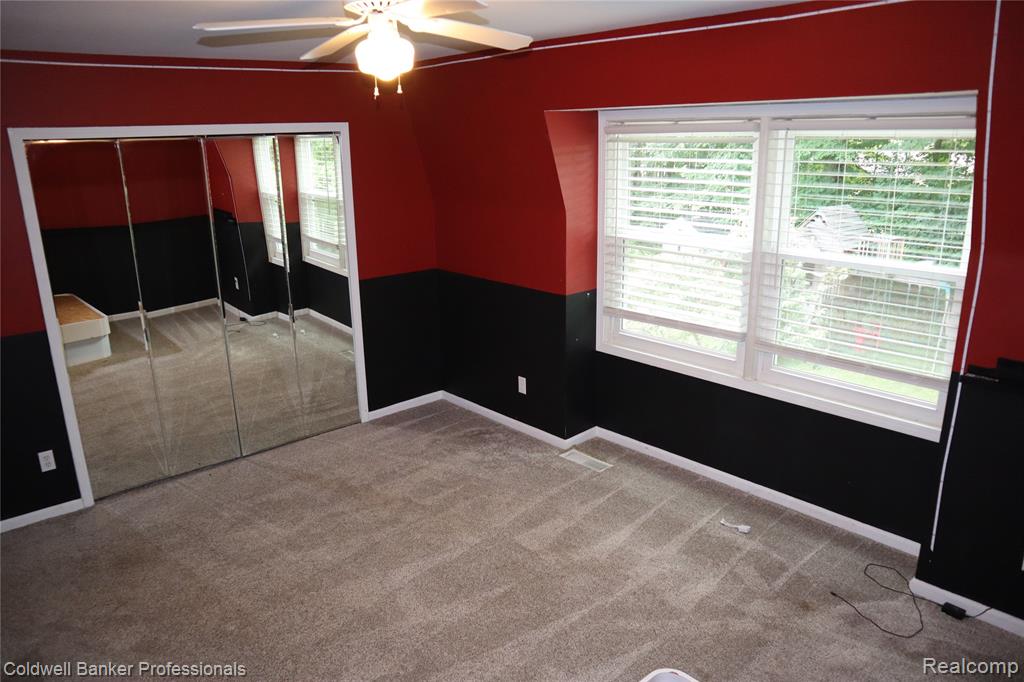 5435 S Sycamore Drive, Burton, MI 48509 — Photo 36