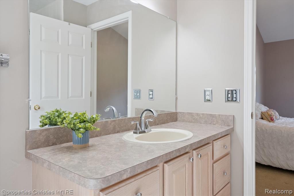 4831 Sunderland Drive, Sterling Heights, MI 48314 — Photo 31