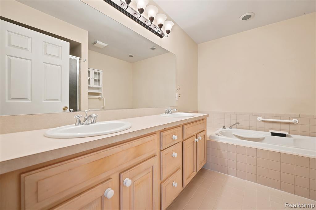54698 Bellingham Drive, 56, Utica, MI 48316 — Photo 21