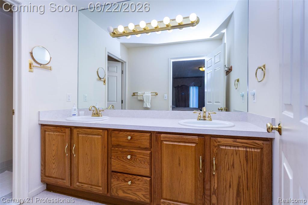 8225 Brookstone Lane, Clawson, MI 48348 — Photo 23