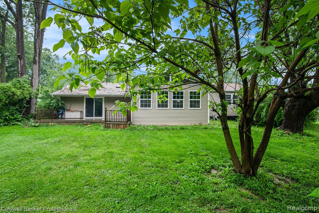 6408 E Court Street S, Burton, MI 48509 — Photo 20