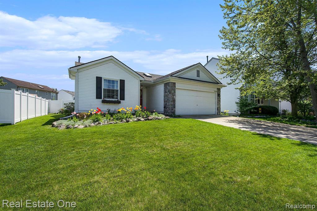 7473 OAKLAND HILLS Drive, Ypsilanti, MI 48197 — Photo 3