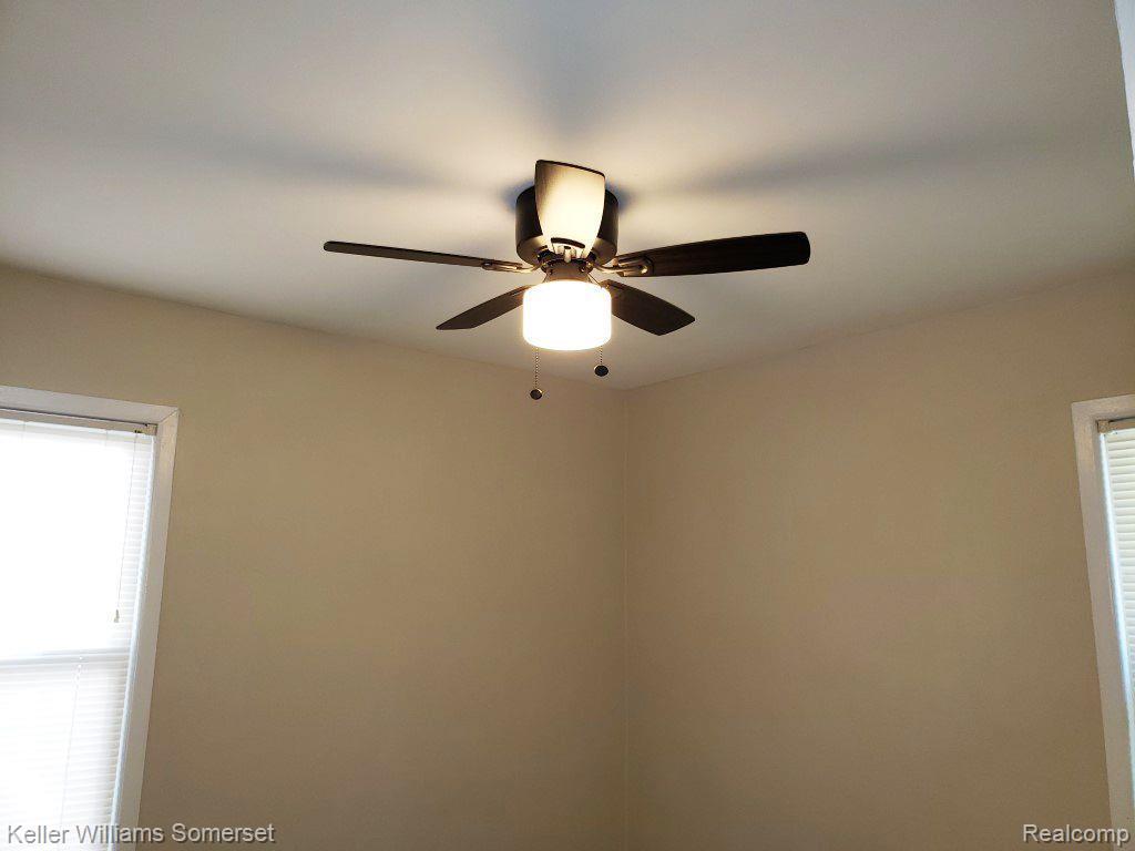 622 E 12 MILE Road, Royal Oak, MI 48073 — Photo 17
