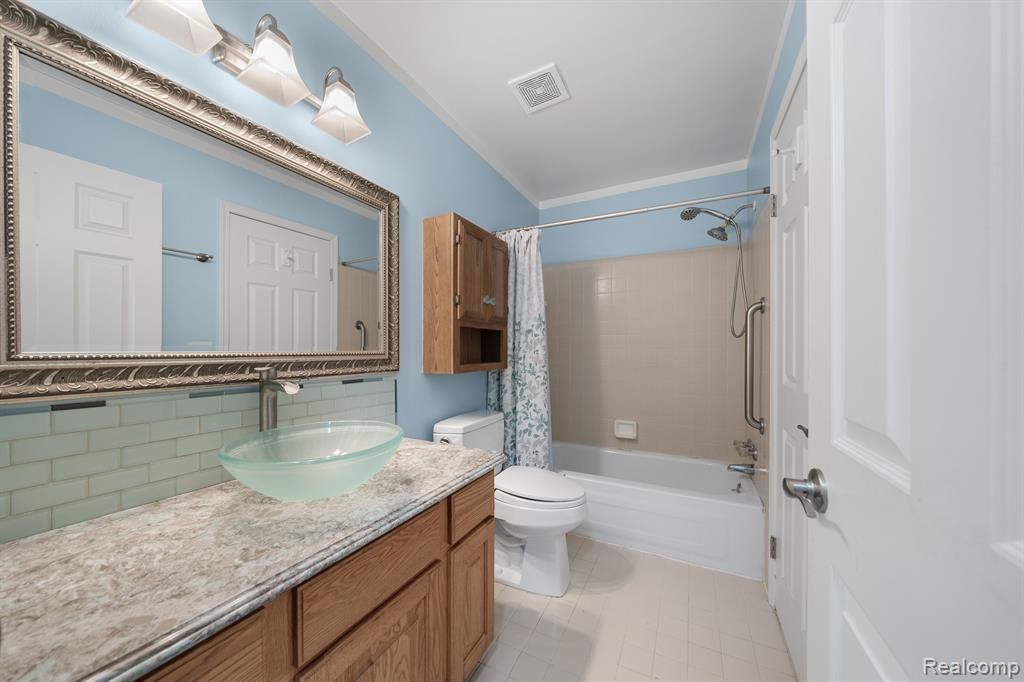 422 THORNEHILL Trail, Oxford, MI 48371 — Photo 18