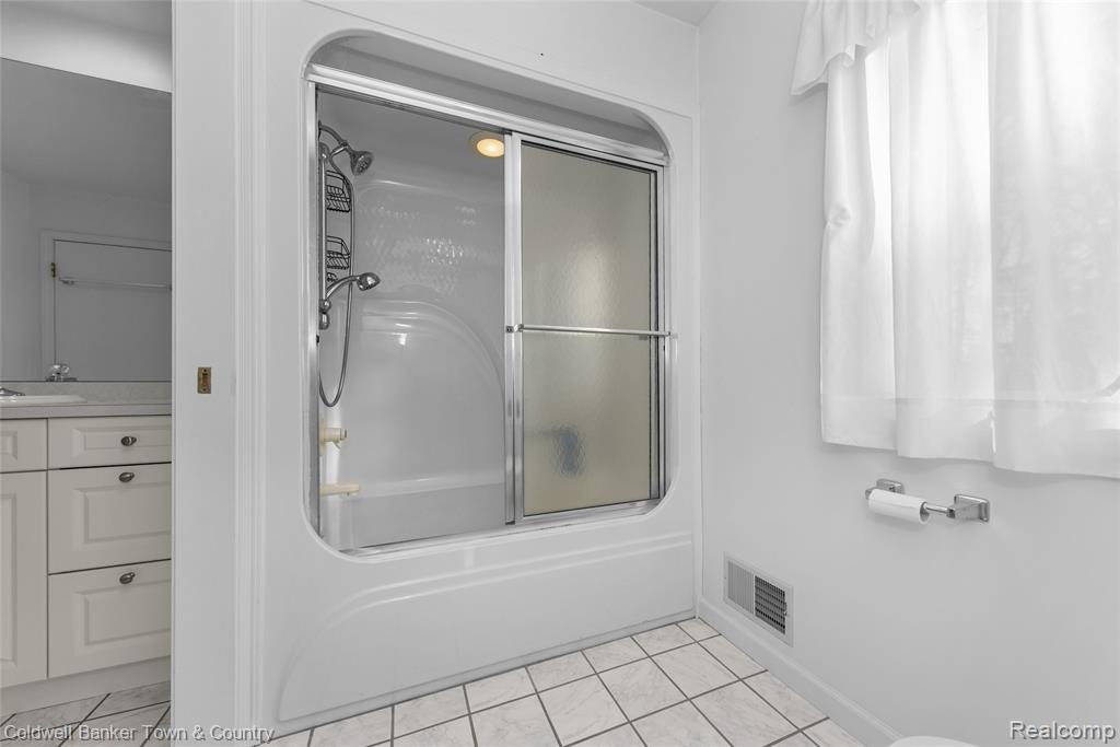 11535 Lancelot Lane, Pinckney, MI 48169 — Photo 58