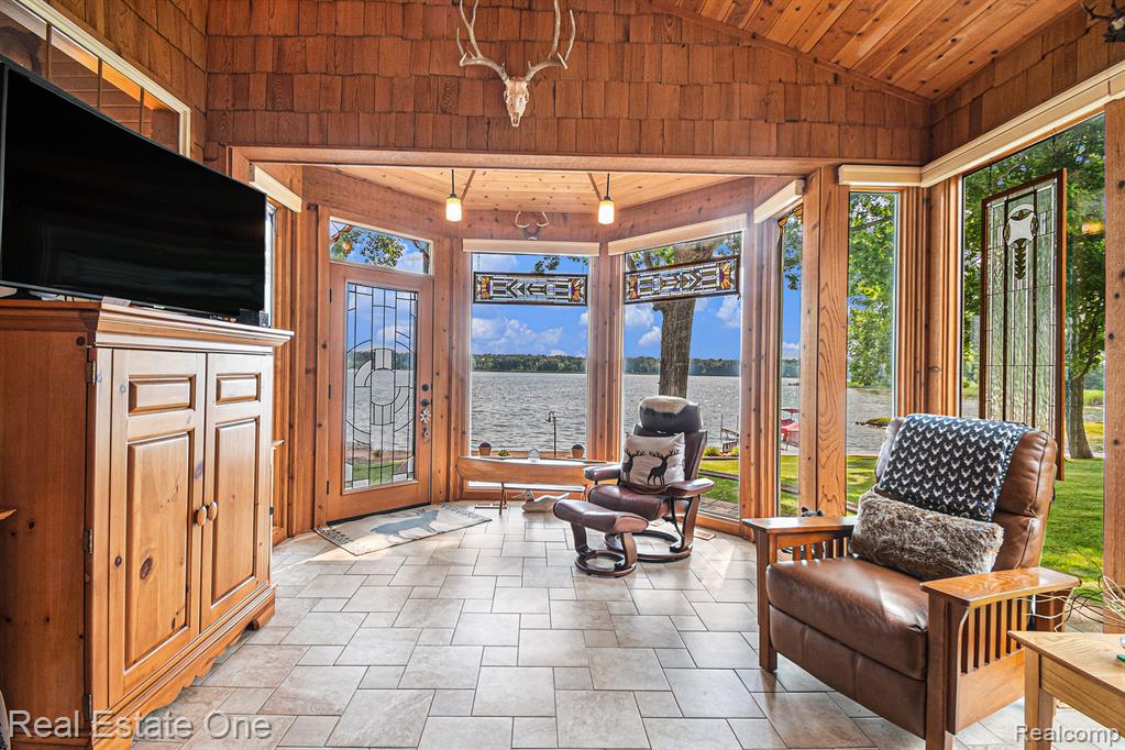 634 Dorbert Drive, Munith, MI 49259 — Photo 13