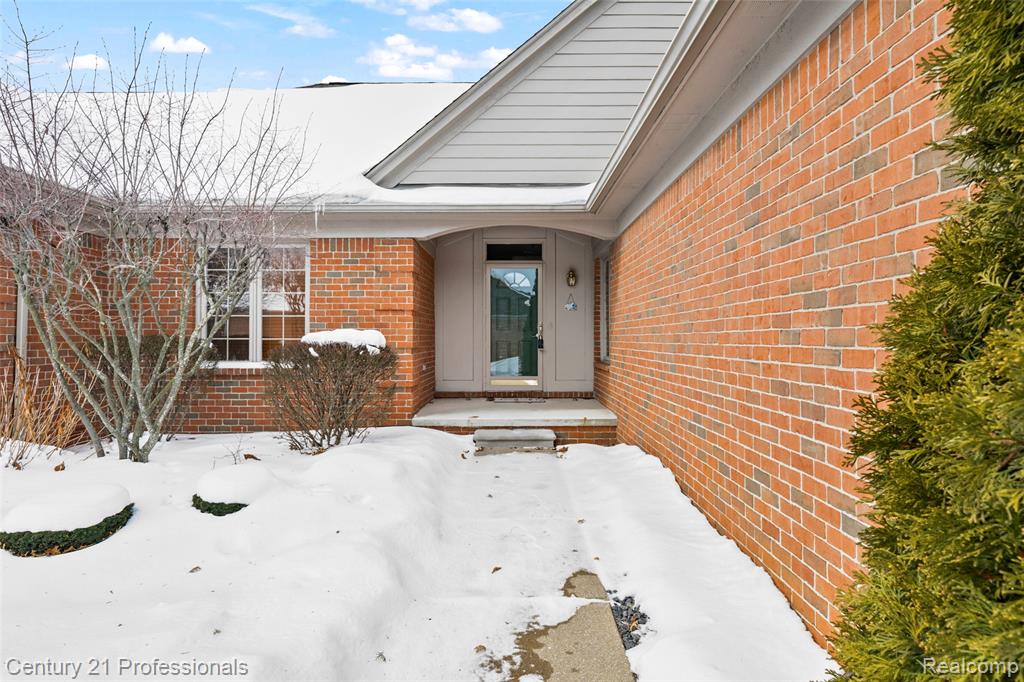 40121 Streamwood Court, Sterling Heights, MI 48310 — Photo 5