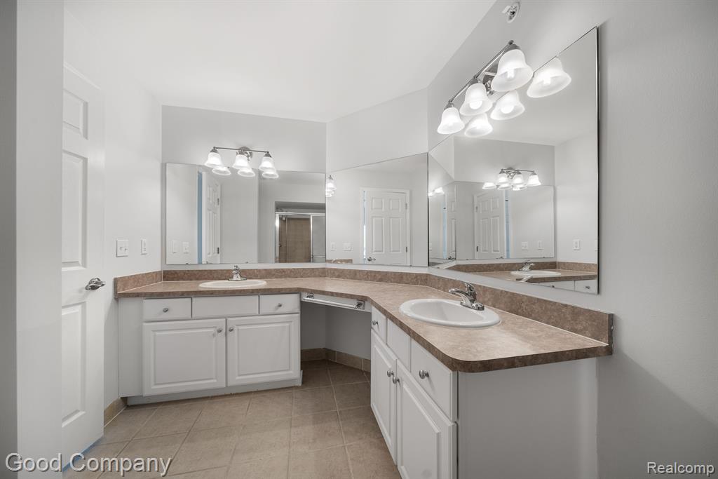 5201 Tamara Circle, Walled Lake, MI 48390 — Photo 10