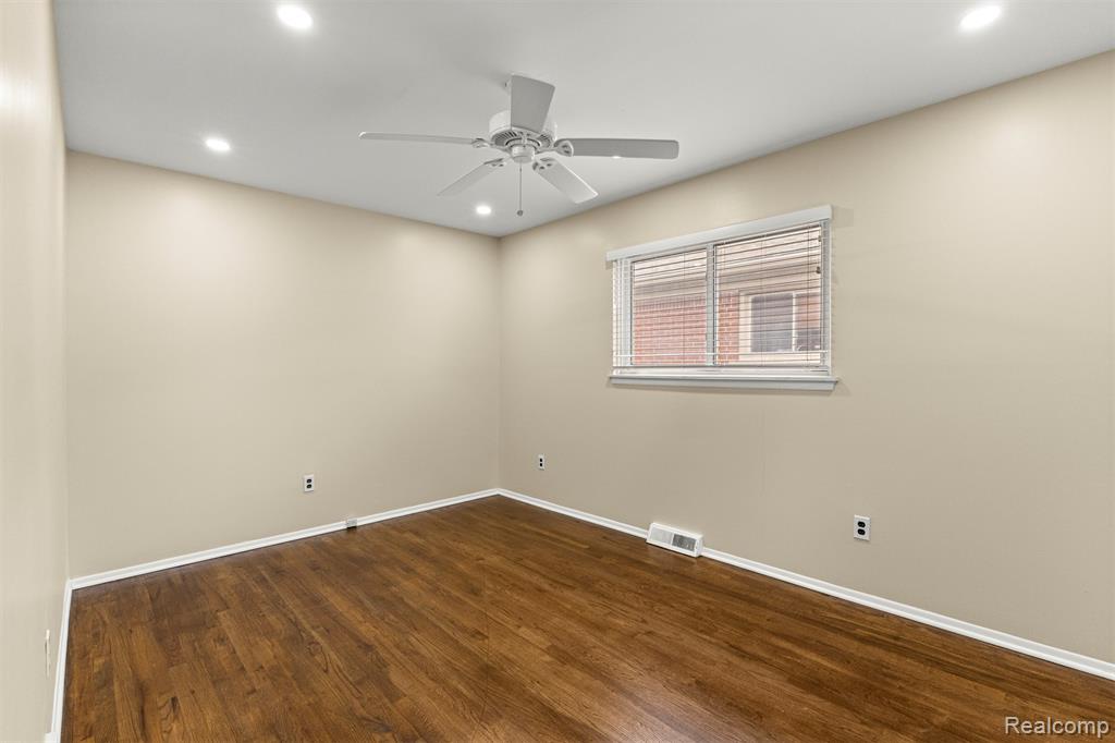 7420 COLONIAL Street, Dearborn Heights, MI 48127 — Photo 15
