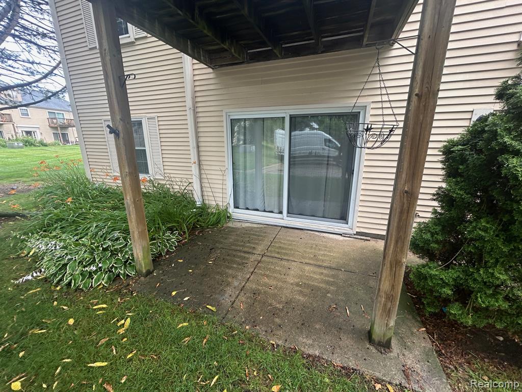 924 CHESTNUT HILL Drive, Auburn Hills, MI 48326 — Photo 2