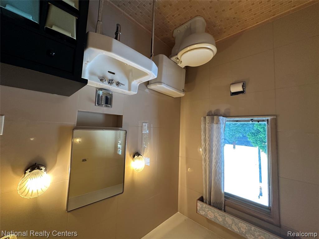 821 Pemberton Road, Grosse Pointe, MI 48230 — Photo 23