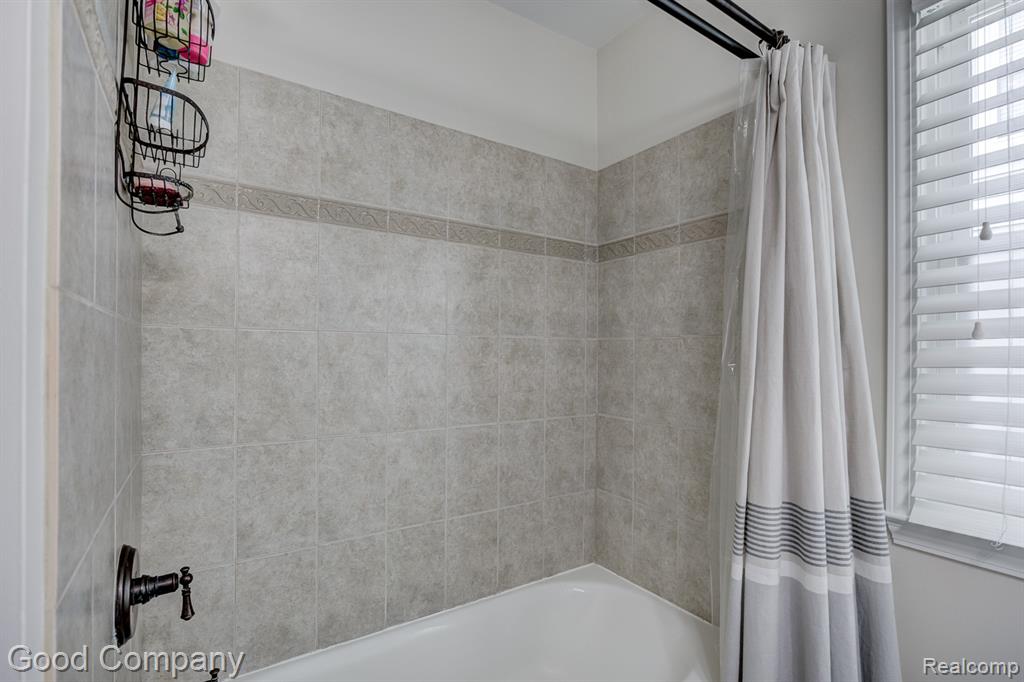 812 N Edgeworth Avenue, Royal Oak, MI 48067 — Photo 16