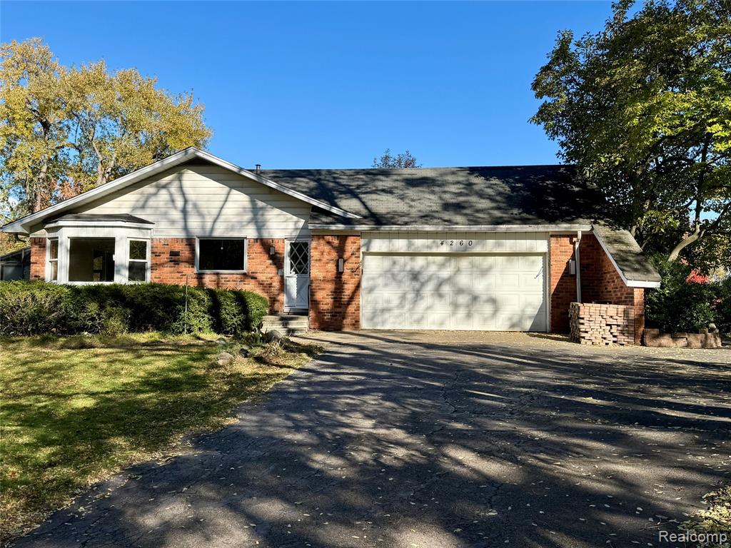 4260 E Newland Drive, West Bloomfield, MI 48323 — Photo 2