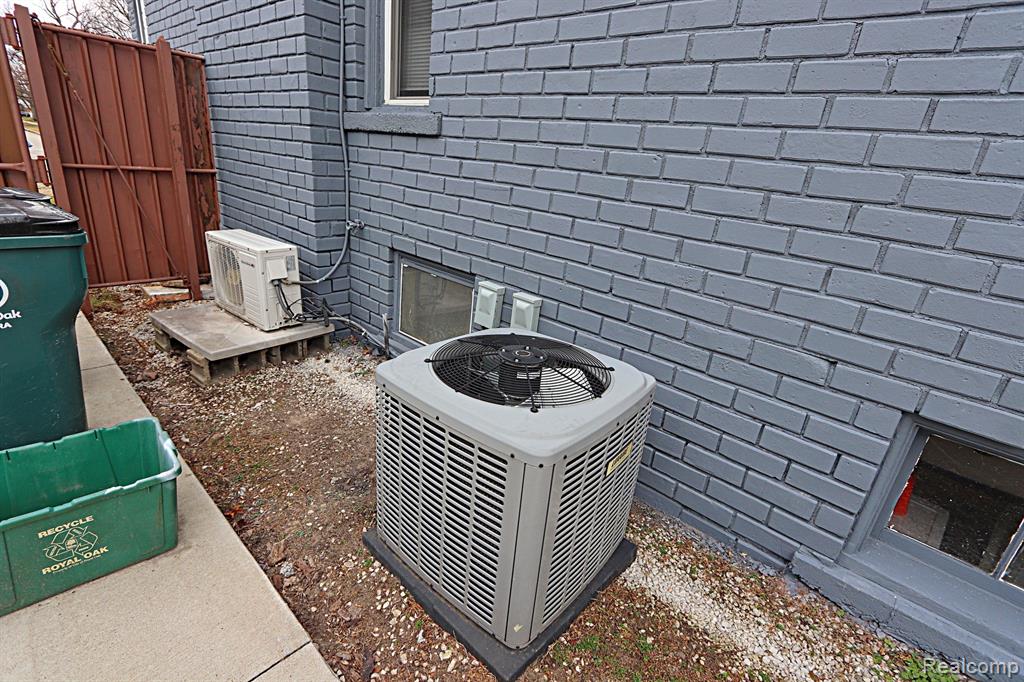 802 E 11 MILE Road, Royal Oak, MI 48067 — Photo 27
