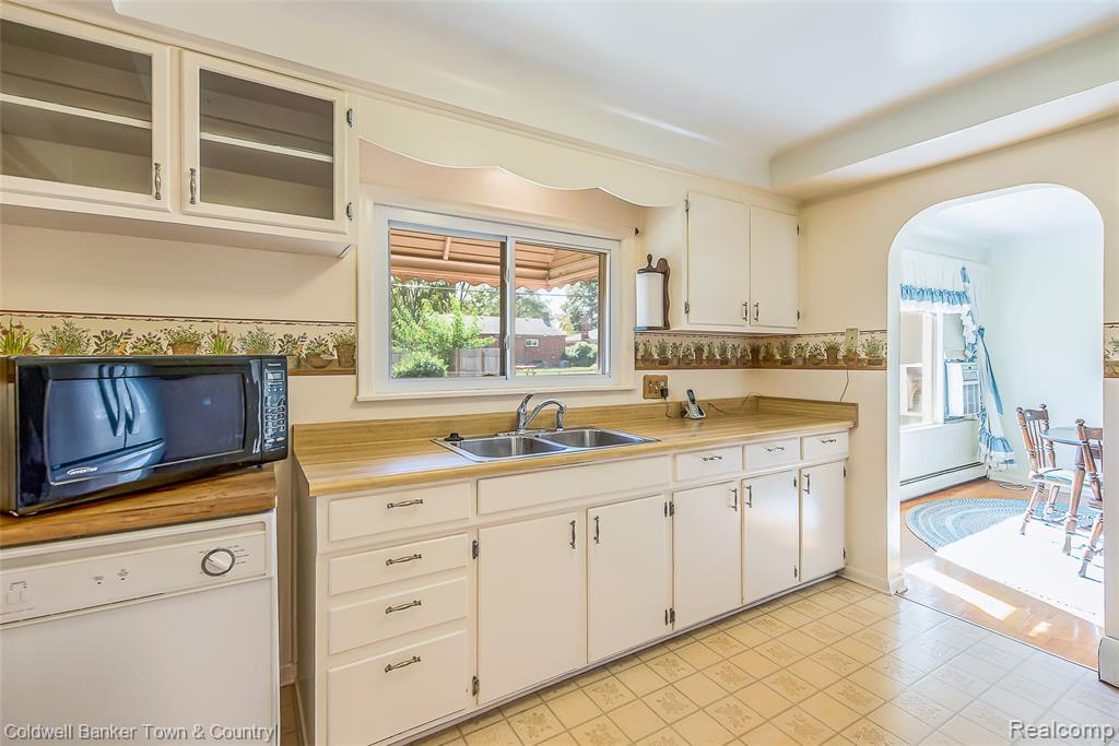 32297 Warren Road, Garden City, MI — Photo 20