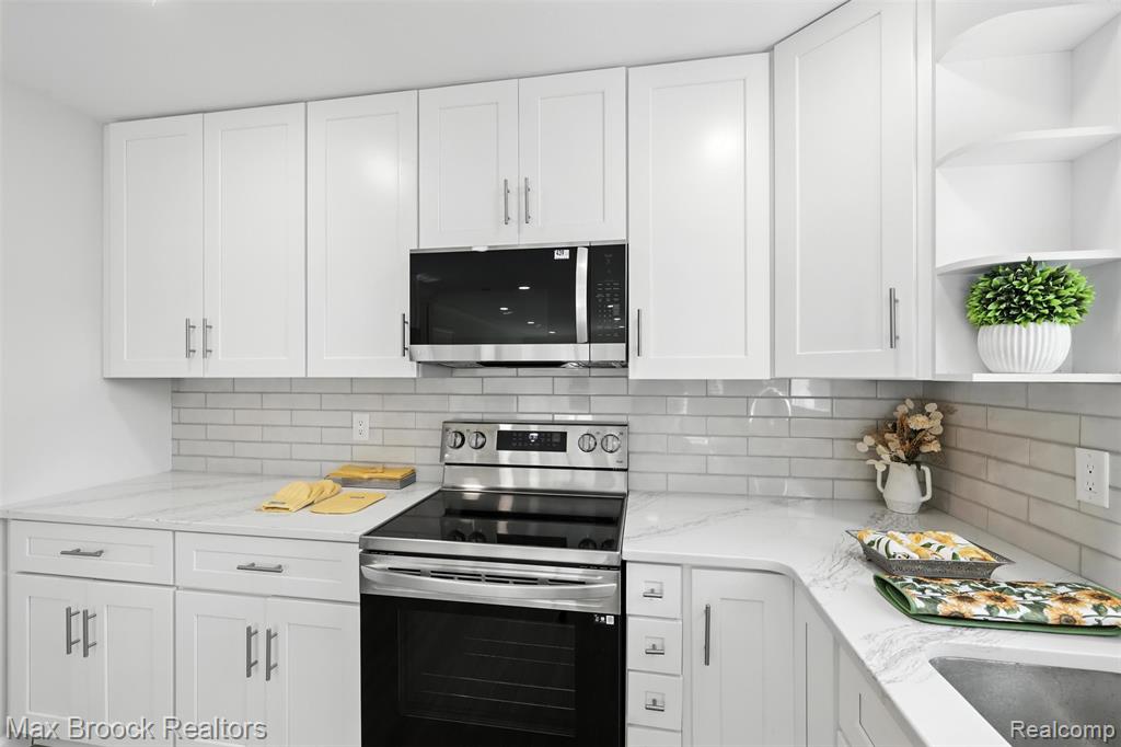 5561 Delmas Road, Clarkston, MI 48348 — Photo 12