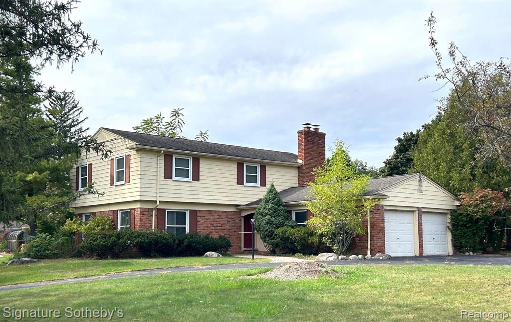 4746 HEDGEWOOD Drive, Bloomfield Hills, MI — front exterior